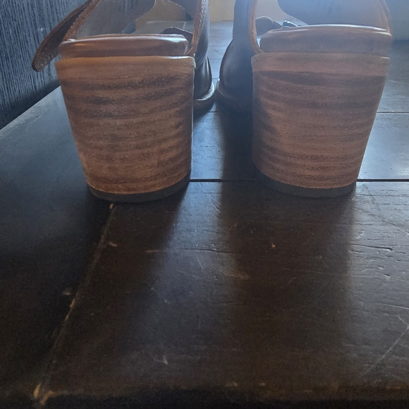 Freebird by Steven Brown Sandals - Picture 6 of 7